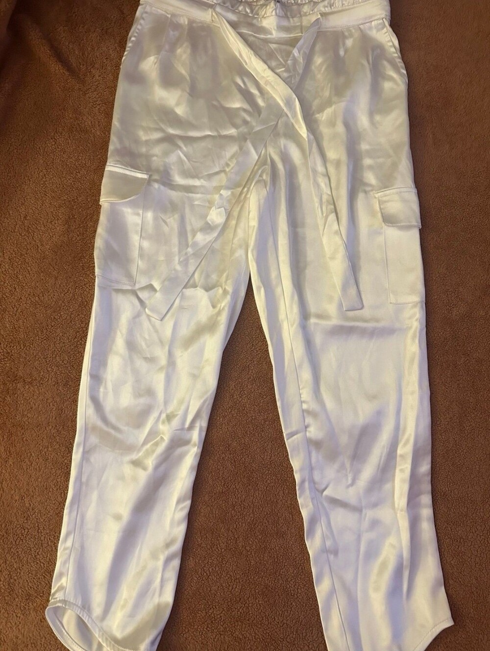 NWOT. Elegant White Satin Cargo PANTS SZ M - Picture 1 of 4